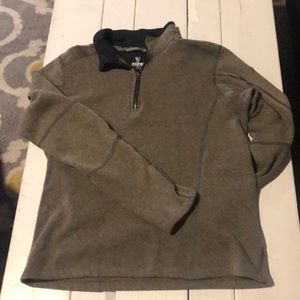 Men’s light weight pullover sweater.